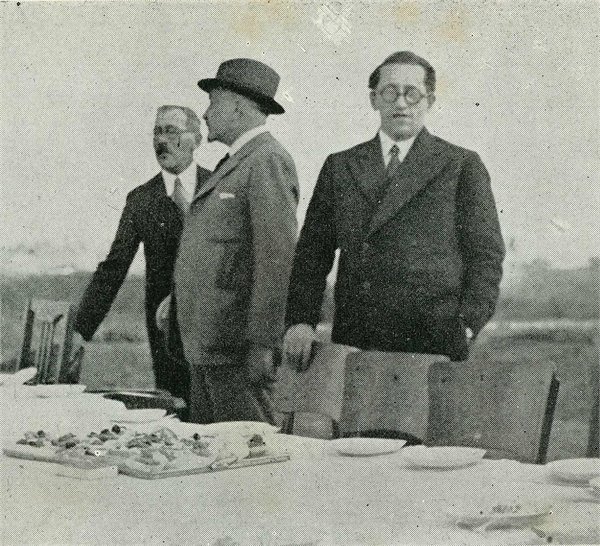 	טקס הנחת אבן הפינה למכון זיו: וילקנסקי עם חיים ארלוזורוב, ראשון מימין, וחיים ויצמן במרכז 1933